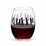 Weinglas ohne Stiel "Metal Queen" mit Rotwein drinnen