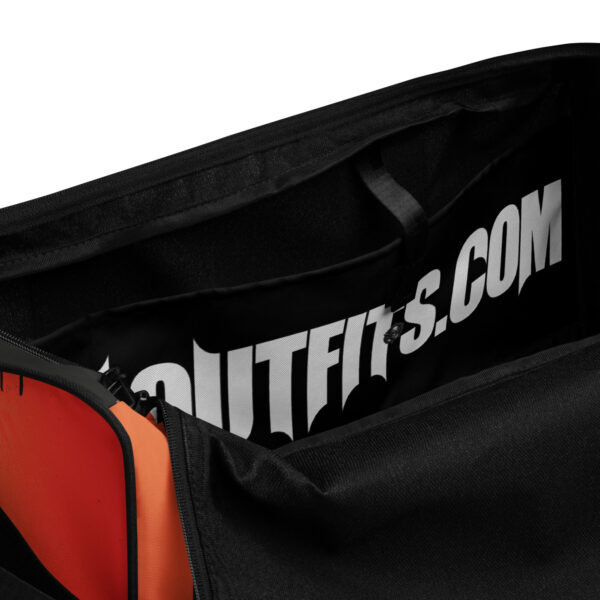 eine grosse Tasche mit Zips mit einem Rockstar aufgedruckt, cool und einzigartig, innenseitig das Logo von Metaloutfits