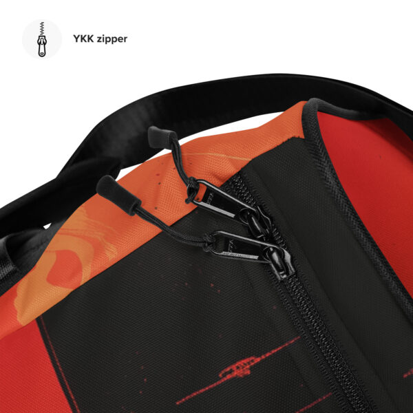 eine grosse Tasche mit JKK Zips und einem Rockstar aufgedruckt, cool und einzigartig.