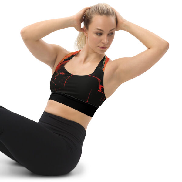 Longline-Sport-BH "Rocker" von vorne, eine Frau trägt ihn im Workout