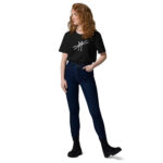 Unisex Bio Baumwoll T-Shirt "Drummer" von vorne mit ganzer Frau