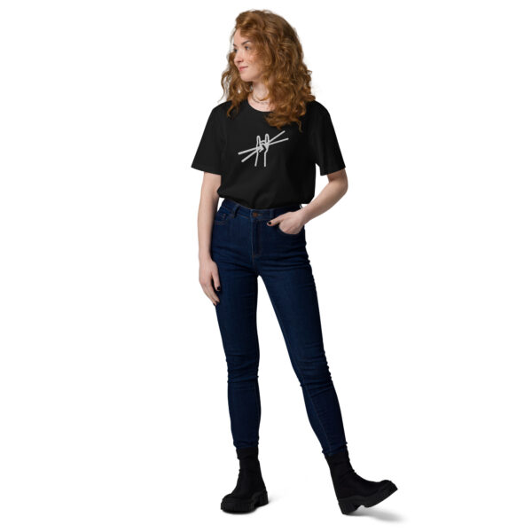 Unisex Bio Baumwoll T-Shirt "Drummer" von vorne mit ganzer Frau