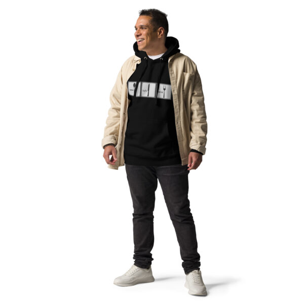 Ein schwarzer Unisex-Kaputzenpullover von vorne mit Kaputze, bedruckt für Männer wie für Frauen
