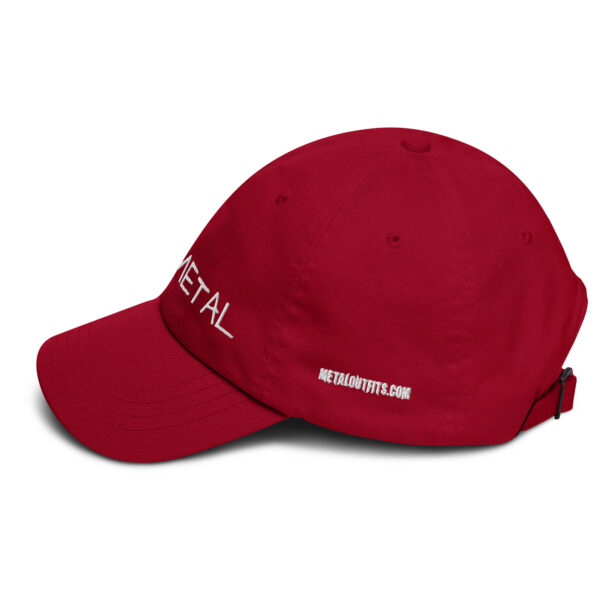 Dein neuer Style-Begleiter: Die Dad Cap in cranberry ist das perfekte Accessoire für jeden Anlass.