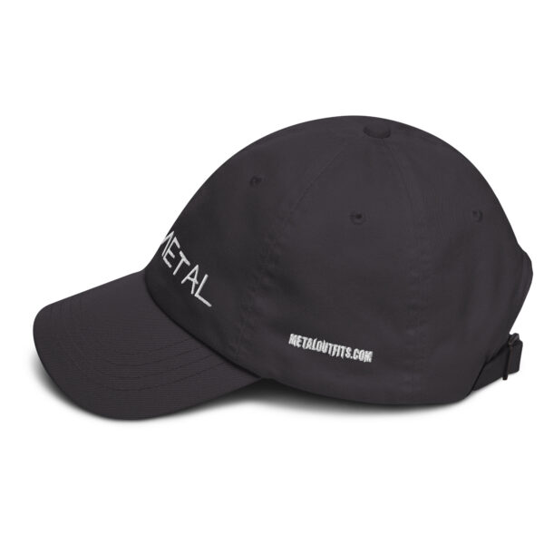 Dein neuer Style-Begleiter: Die Dad Cap in dunkelgrau ist das perfekte Accessoire für jeden Anlass.