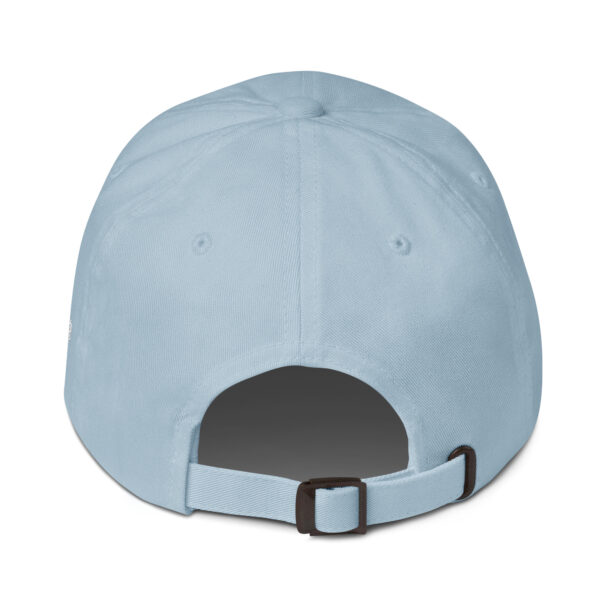 Dein neuer Style-Begleiter: Die Dad Cap in hellblau ist das perfekte Accessoire für jeden Anlass.