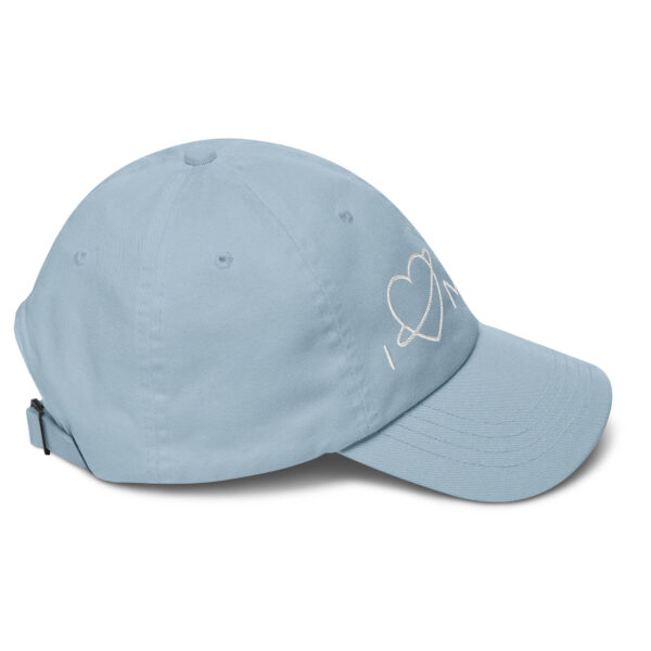Dein neuer Style-Begleiter: Die Dad Cap in hellblau ist das perfekte Accessoire für jeden Anlass.
